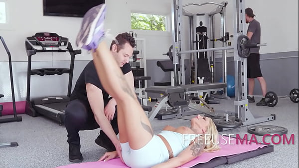 Dumbbell Rows While Getting Boned (Freeuse) – Stephanie Love