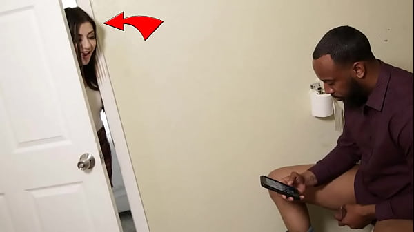 Stepdaughter Wakes Up In The Middle Of The Night & Caught Her Stepdad Watching Porn – Full Movie On FreeTaboo.Net