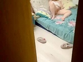 Spalil Mladshuu Svodnuu Sestru Za Masturbaciei